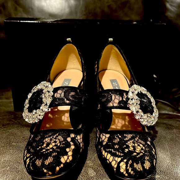 "Authentic Sarah Jessica Parker lace Crystal Mary Janes in size 36." - Picture 1 of 7